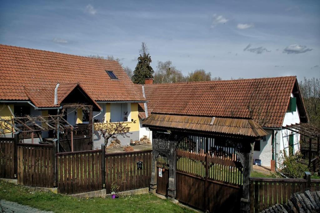 Stilvolles Landhaus Im Dreilaendereck Felsőszölnök 外观 照片